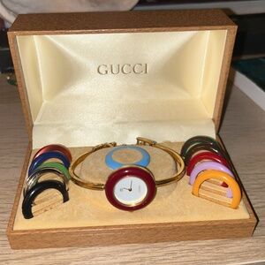 Gucci Vintage Bangle Bezel Watch